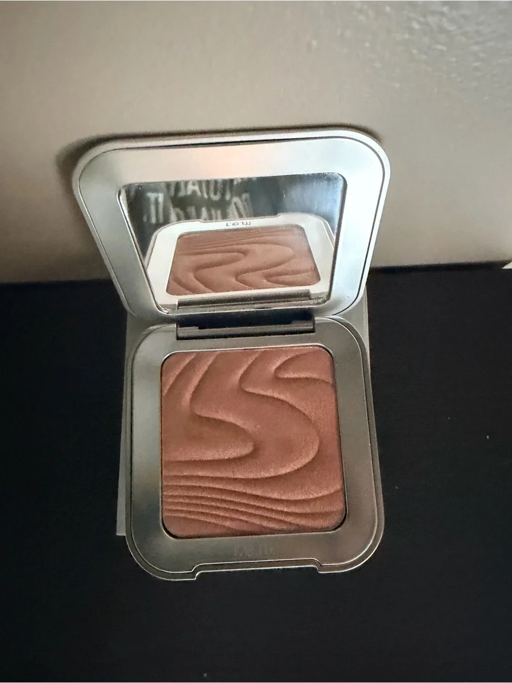 r.e.m. beauty interstellar highlighter topper- Miss Uranus discontinued shade